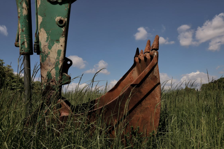 5 Essential Mini Digger Tools for Farm Maintenance